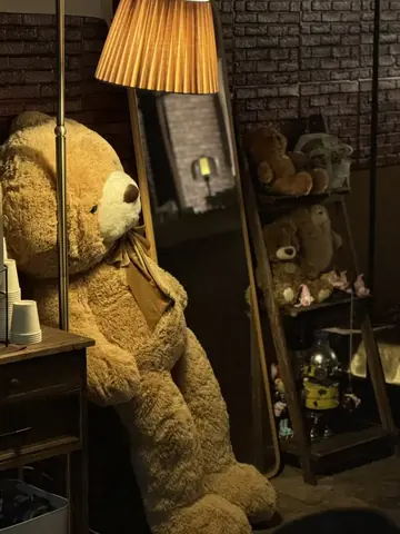 곰인형 — 곁혼술바 구월점, yubingbing_님 사진