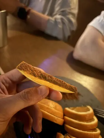 오렌지 한 조각 — 곁혼술바 구월점, beethu님 사진