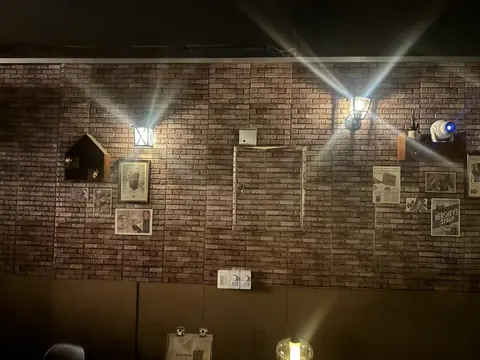 벽돌 벽 — 곁혼술바 구월점, beethu님 사진