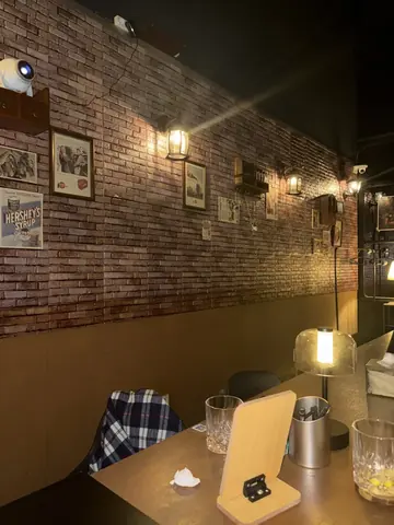 벽등 아래 좌석 — 곁혼술바 구월점, jh5****님 사진