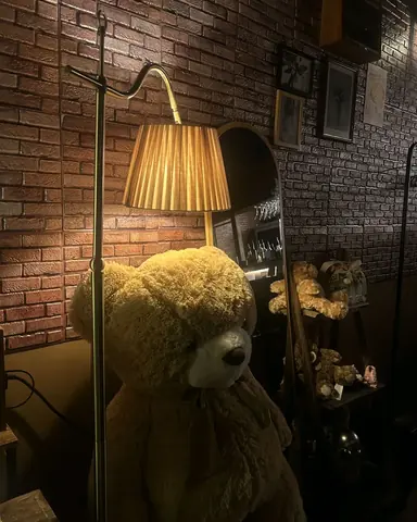 곰인형과 스탠드 — 곁혼술바 구월점, 미니밍밍님 사진
