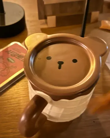 곰돌이 컵 — 곁혼술바 구월점, 킴박살님 사진