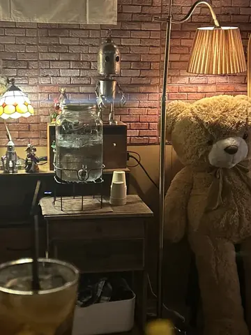 곰인형과 물 — 곁혼술바 구월점, ihs****님 사진
